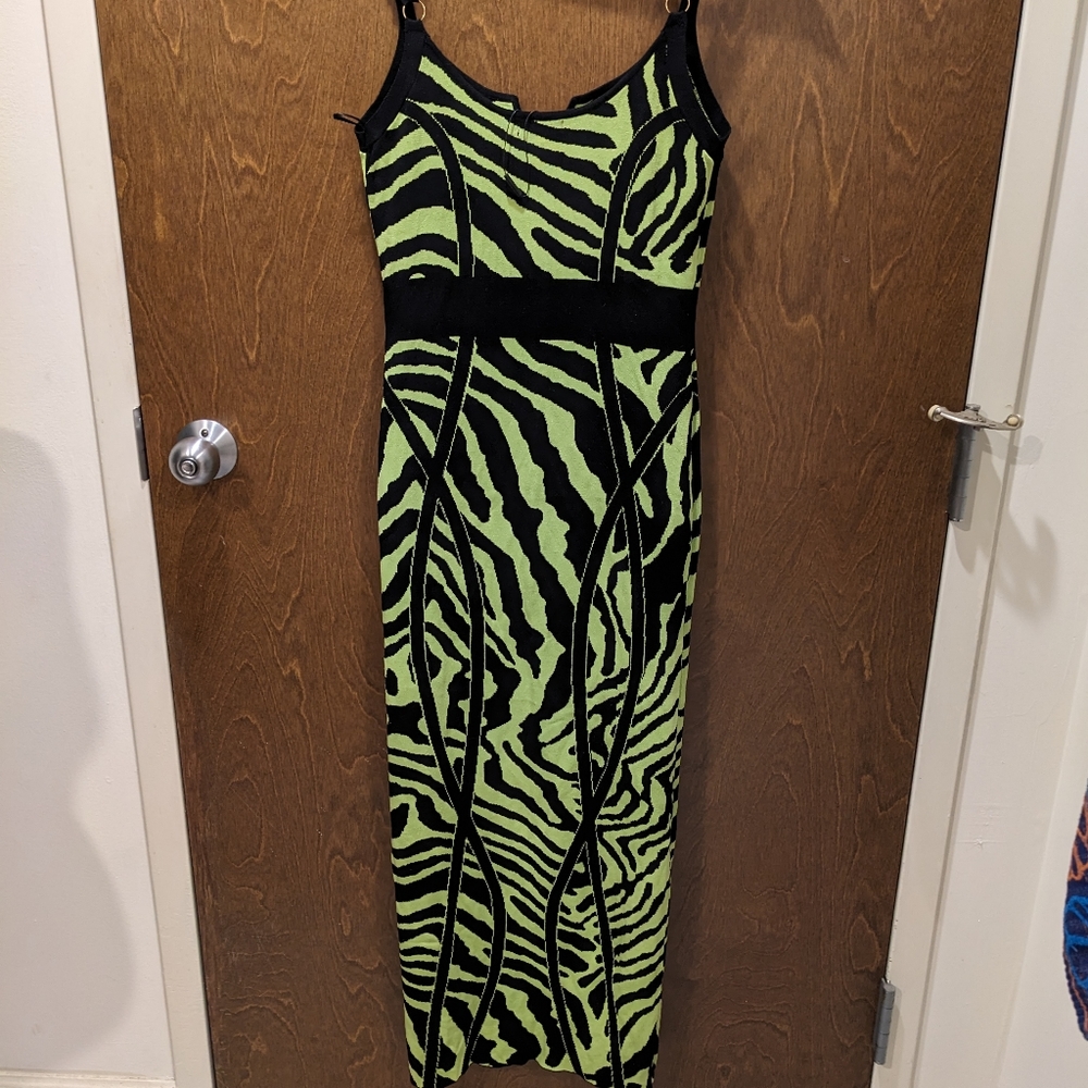 Dress - Picture 8 of 11